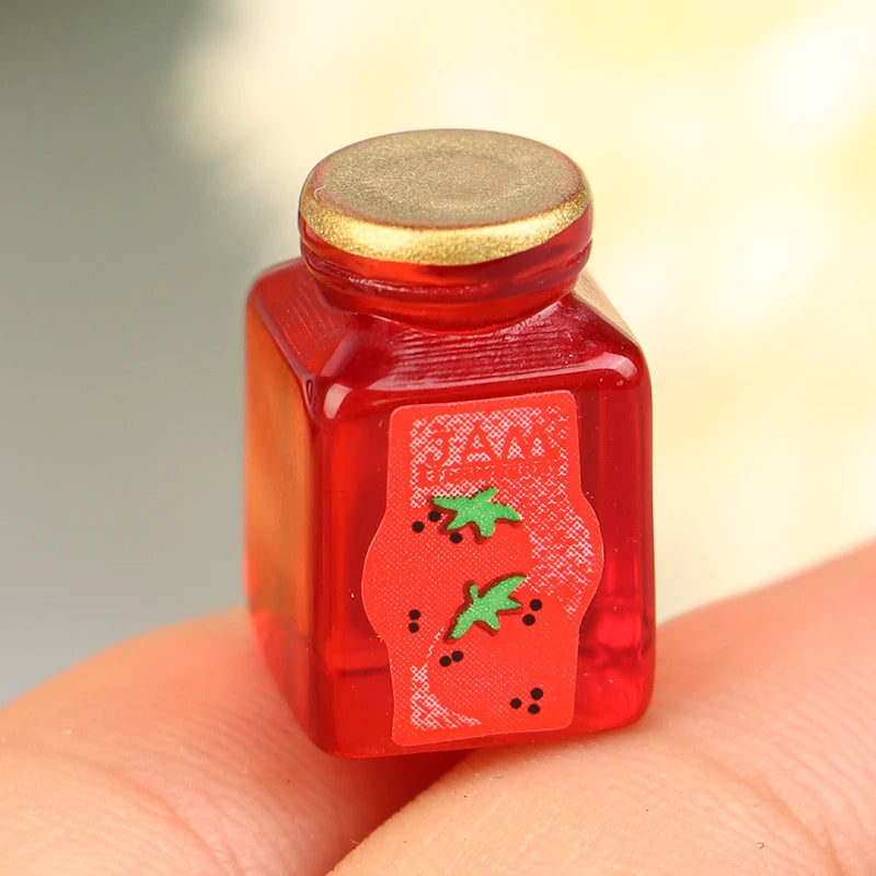 5Pcs 1/12 Dollhouse Strawberry Sauce Jam Jar Dollhouse Miniature Kitchen Food Accessories Dolls House Decorations Toys